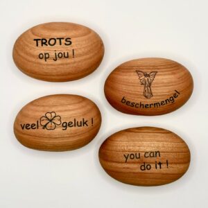 Houten steen met tekst