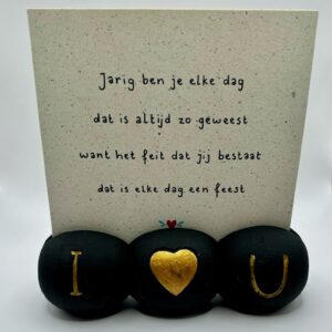 Houten standaard voor kaart met "I love you zwart