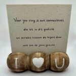 Houten standaard voor kaart met "I love you" naturel